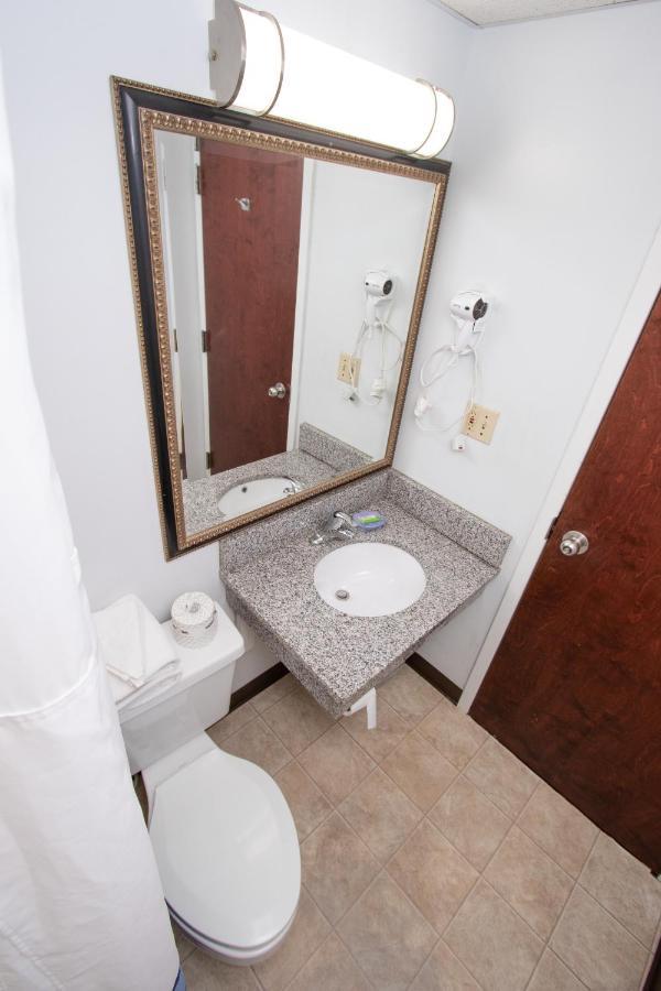 Eastbrook Inn Ронкс Экстерьер фото